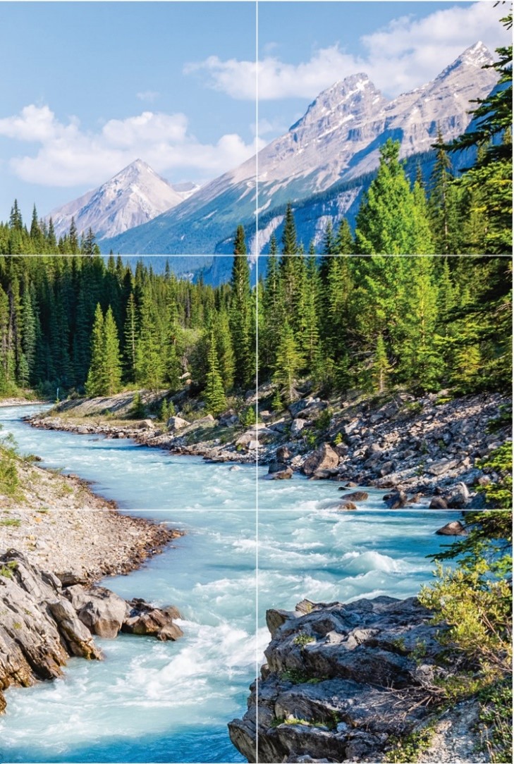 une rivière qui coule à travers les montagnes