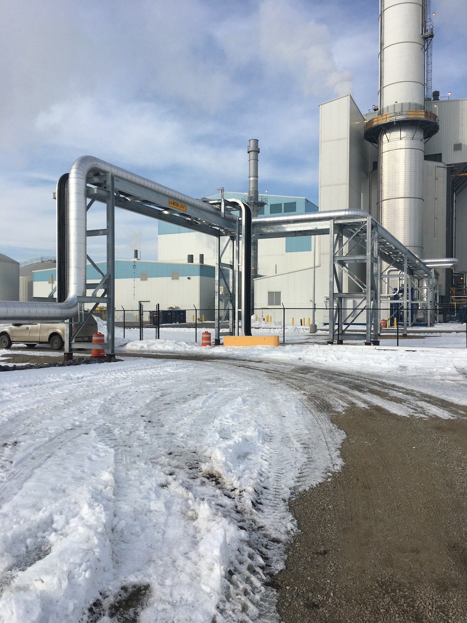 Tuyauterie extérieure au Carbon Conversion Technology Centre, installation d’équipement au Carbon Conversion Technology Centre.