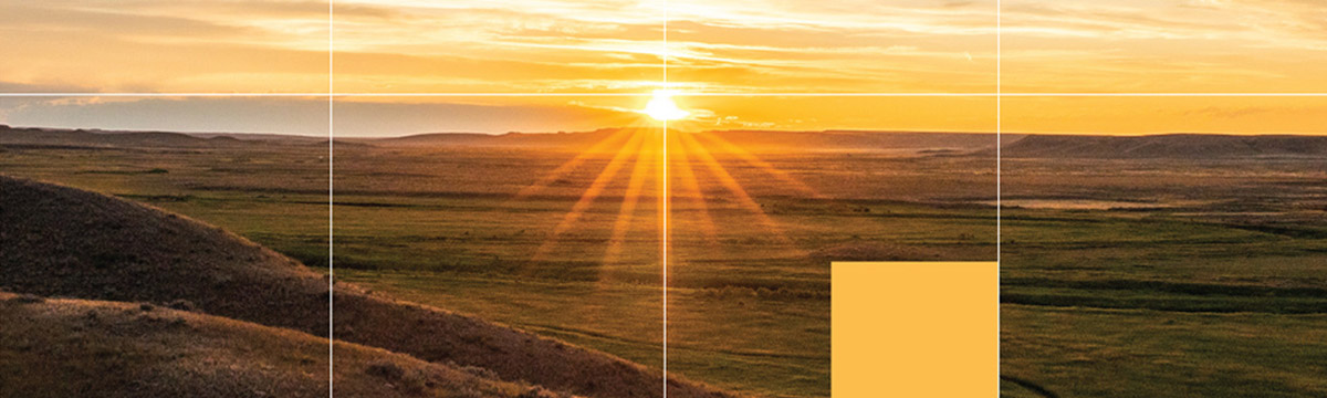 Le soleil se lève sur les collines